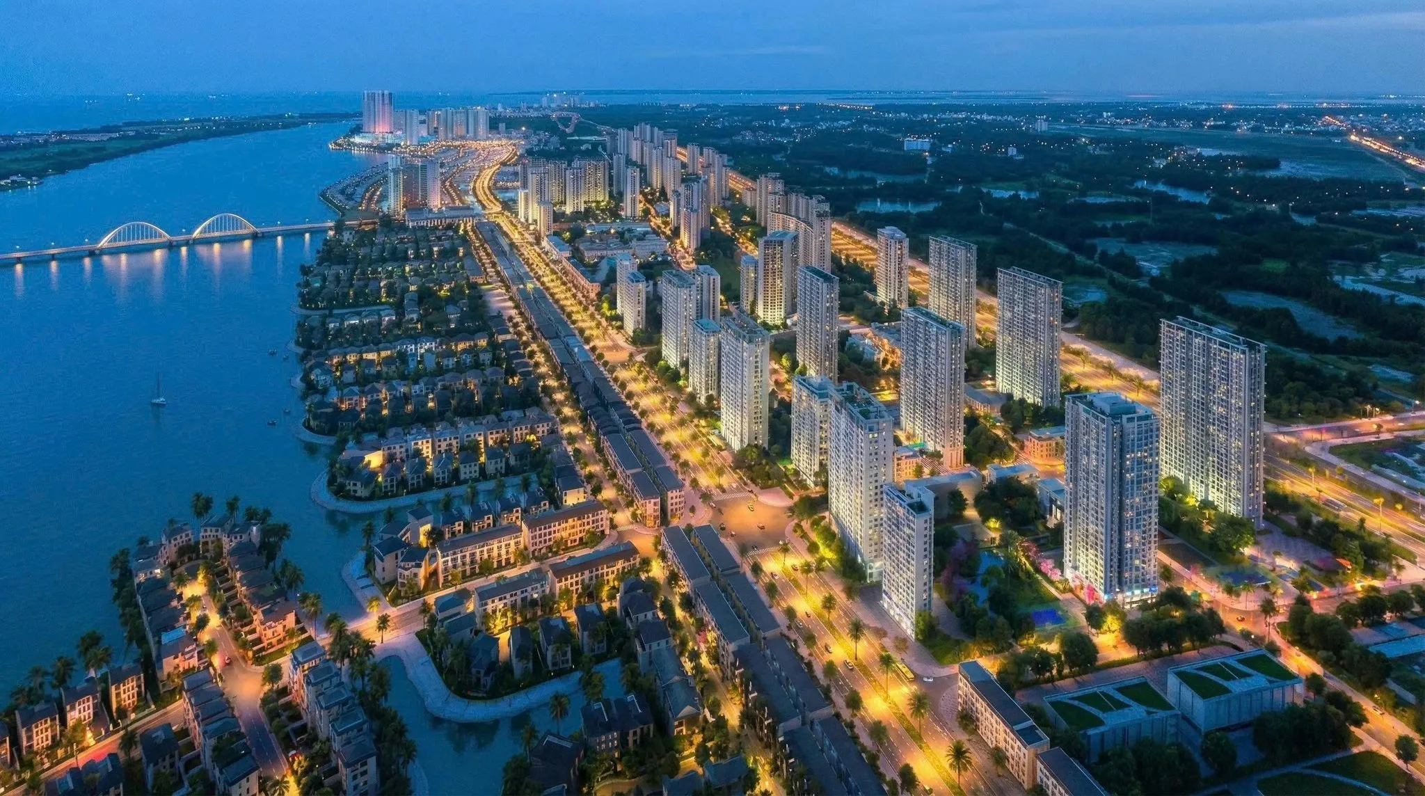 Imperia Royal Island phoi canh dem